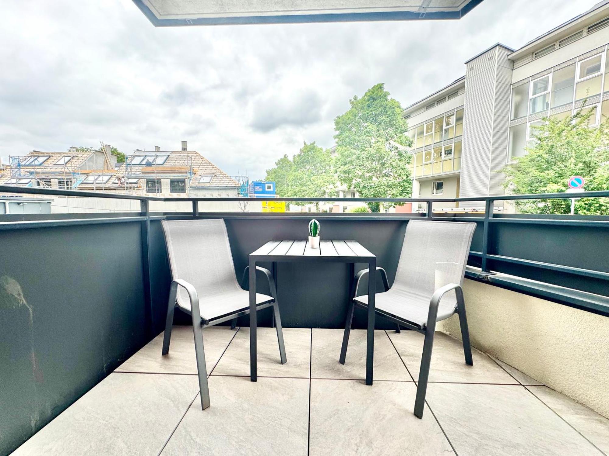 Apartment Mit Balkon