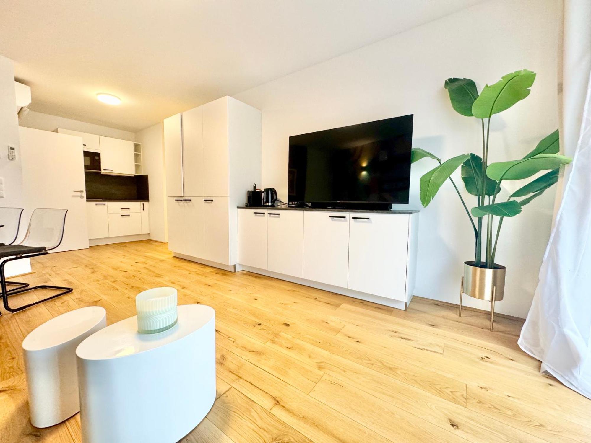 Apartment Mit Balkon *